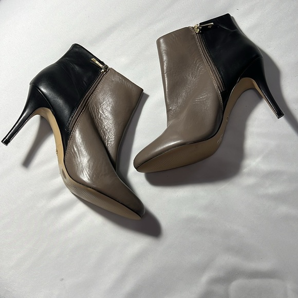 Ann Taylor Robyn Leather Black/Taupe Color Block Heeled Ankle Boots - Picture 3 of 8